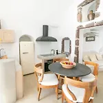 Menias Cave House * イア