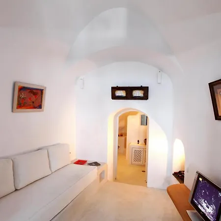 Menias Cave House