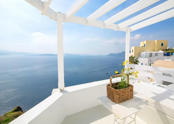 Menias Cave House Apartment Oia (Santorini)