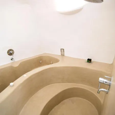 Menias Cave House Ia