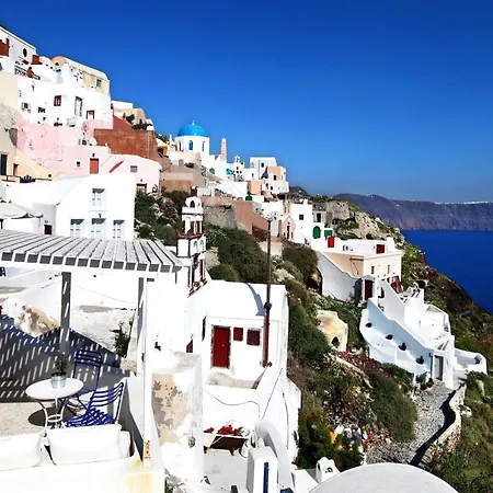 Menias Cave House Oia (Santorini)