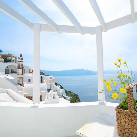 Menias Cave House Apartment Oia (Santorini)