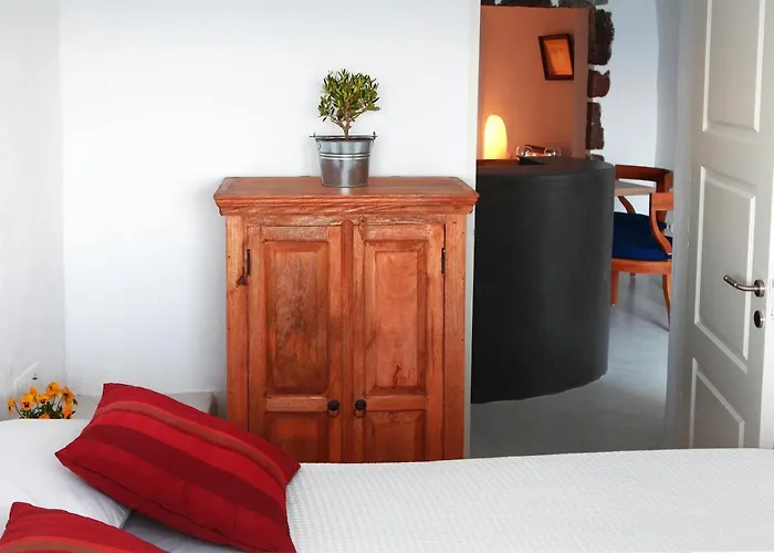 Menias Cave House * Oia