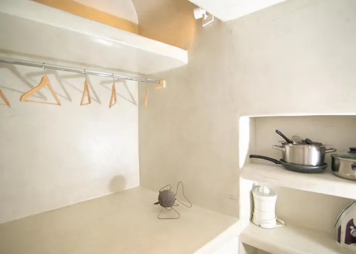 Menias Cave House * Oia