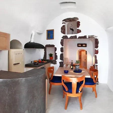 Menias Cave House Apartman Ía